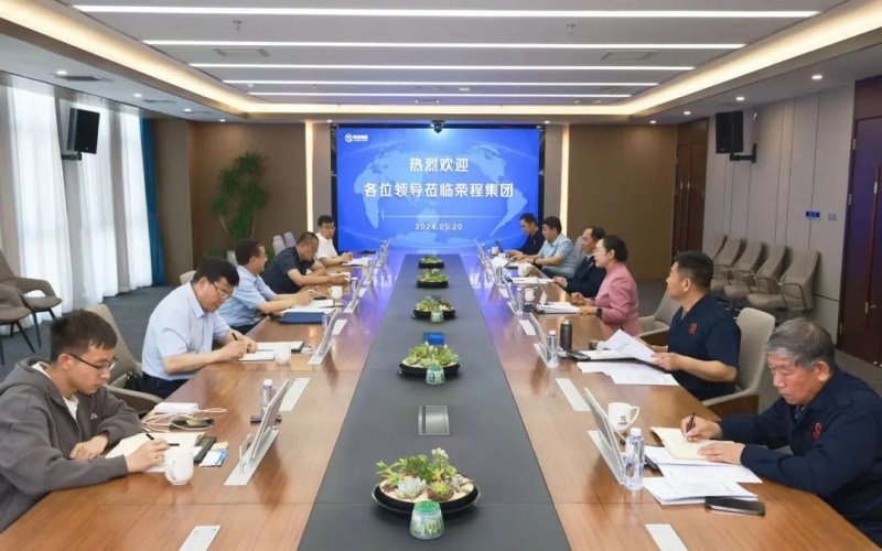 榮程集團(tuán)董事會(huì)主席張榮華與全國(guó)政協(xié)委員、甘肅省工信廳副廳長(zhǎng)黃寶榮座談交流