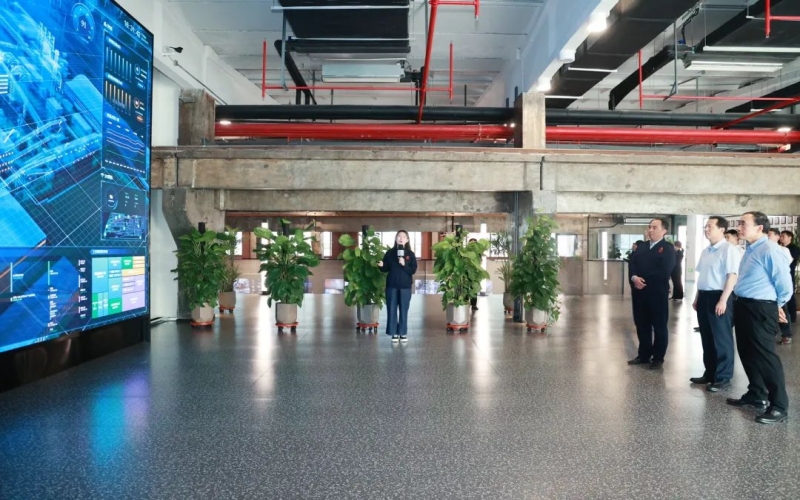 天津市政協(xié)黨組成員趙海山、副主席李劍萍一行到榮程集團(tuán)參觀調(diào)研