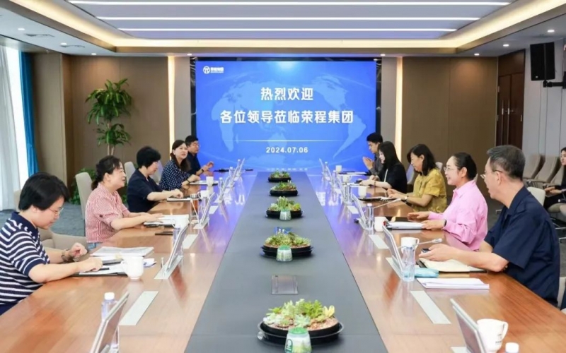 張榮華主席與銅仁市政協(xié)副主席、市工商聯(lián)主席劉鴻麗座談交流