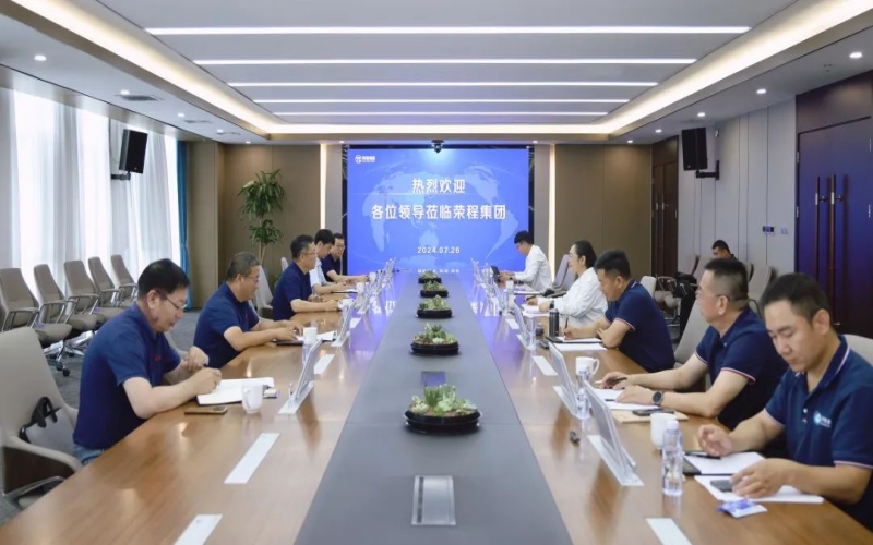 張榮華主席與北奔重型汽車集團(tuán)黨委書記、董事長何清一行座談交流