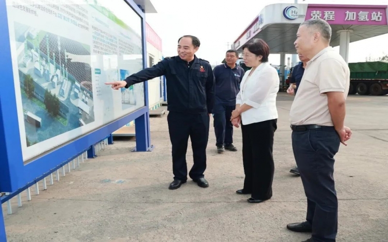 靜海區(qū)政協(xié)副主席、黨組成員于清一行到榮程集團(tuán)參觀調(diào)研