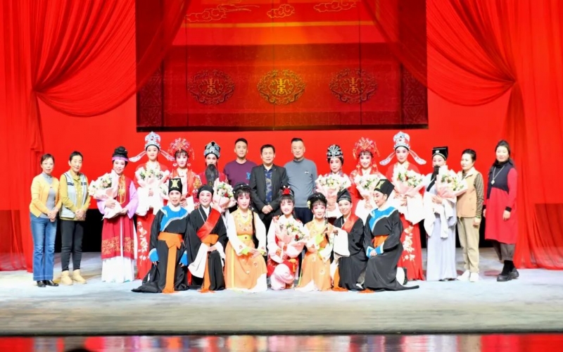 榮程小百花越劇團(tuán)大型輕喜劇《紅絲錯(cuò)》天津紅旗劇場(chǎng)首演成功