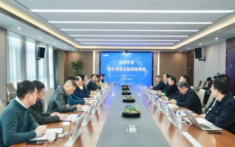 榮程集團(tuán)董事會主席張榮華與上海市老科協(xié)會長蔡敏勇座談交流