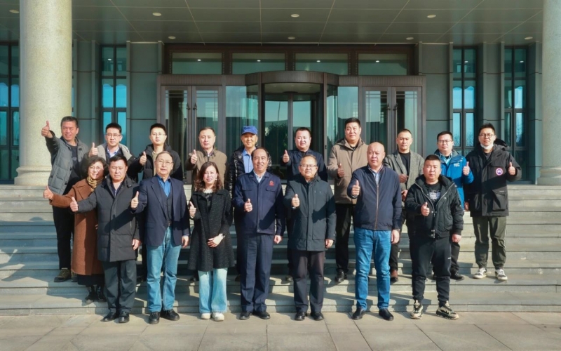 天津市鋼鐵工業(yè)協(xié)會(huì)秘書長(zhǎng)、天津市冶金商會(huì)副會(huì)長(zhǎng)楊勇一行到榮程集團(tuán)座談交流