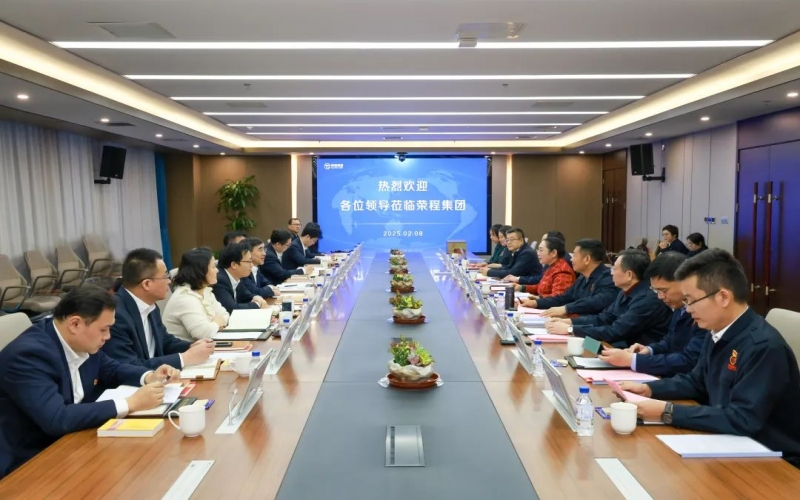 榮程集團(tuán)董事會(huì)主席張榮華與中國工商銀行天津分行黨委書記、行長(zhǎng)儲(chǔ)成龍座談交流