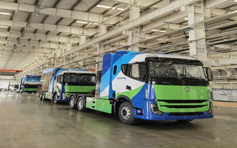 國內(nèi)首批！榮程新能100輛200KW氫能重卡下線